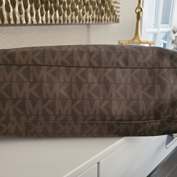 Michael Kors Signature Hamilton Tote Handbag - Picture 6 of 13